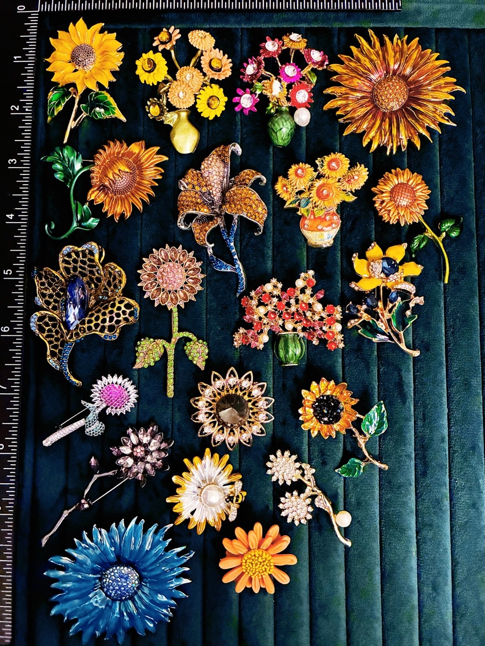 Lot of 20 Sunflower Vase  Mixed Flower Brooches Pins Enamel Costume Jewelry